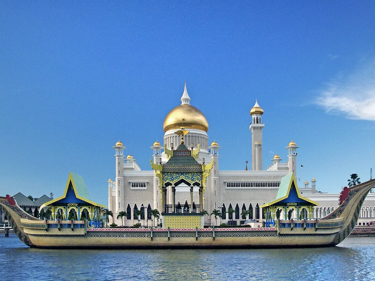 Omar Ali Saifuddien Mosque, Bandar Seri Begawan, Brunei