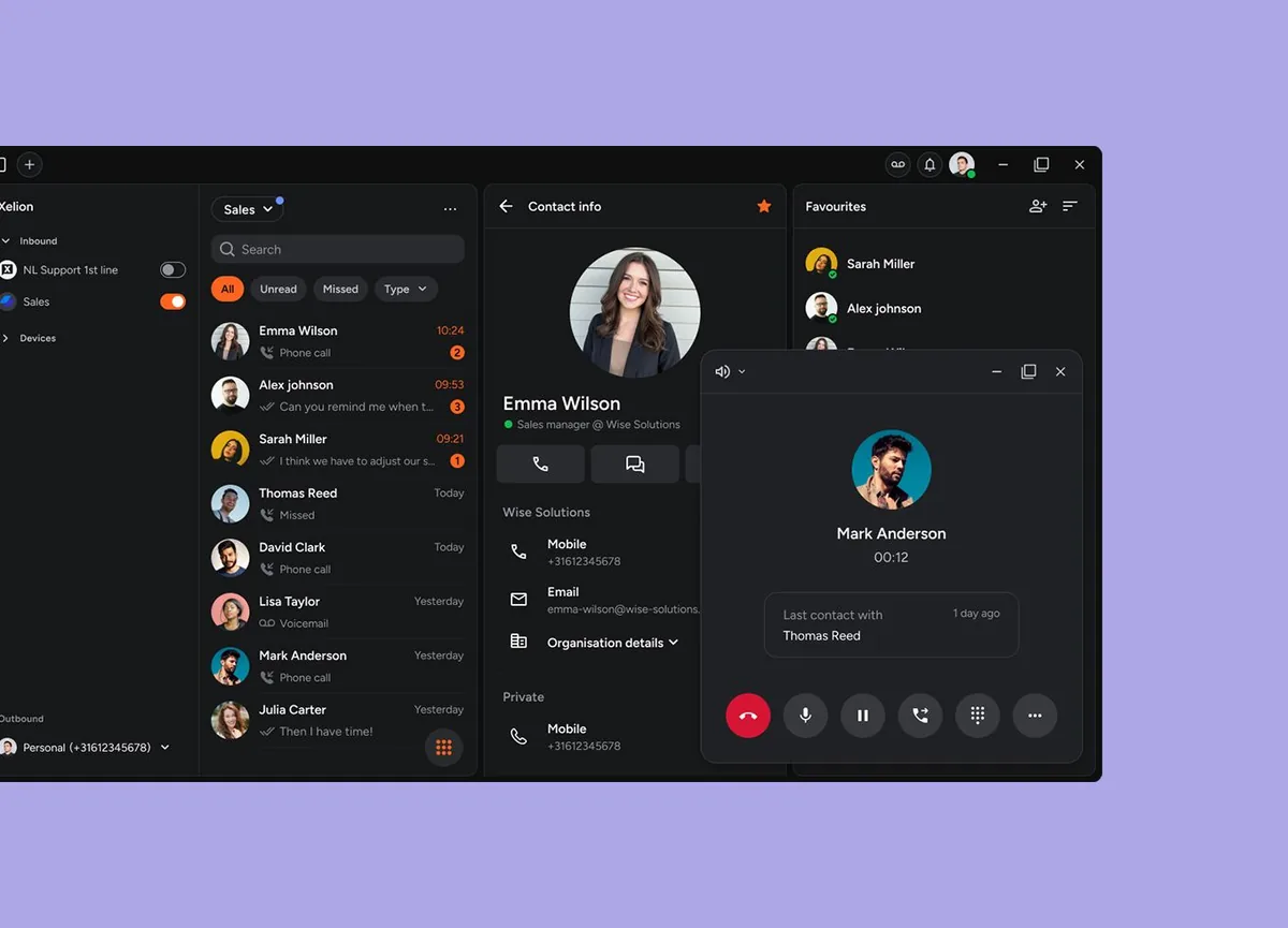 Softphone in donkere modus tijdens een gesprek, met interne chat